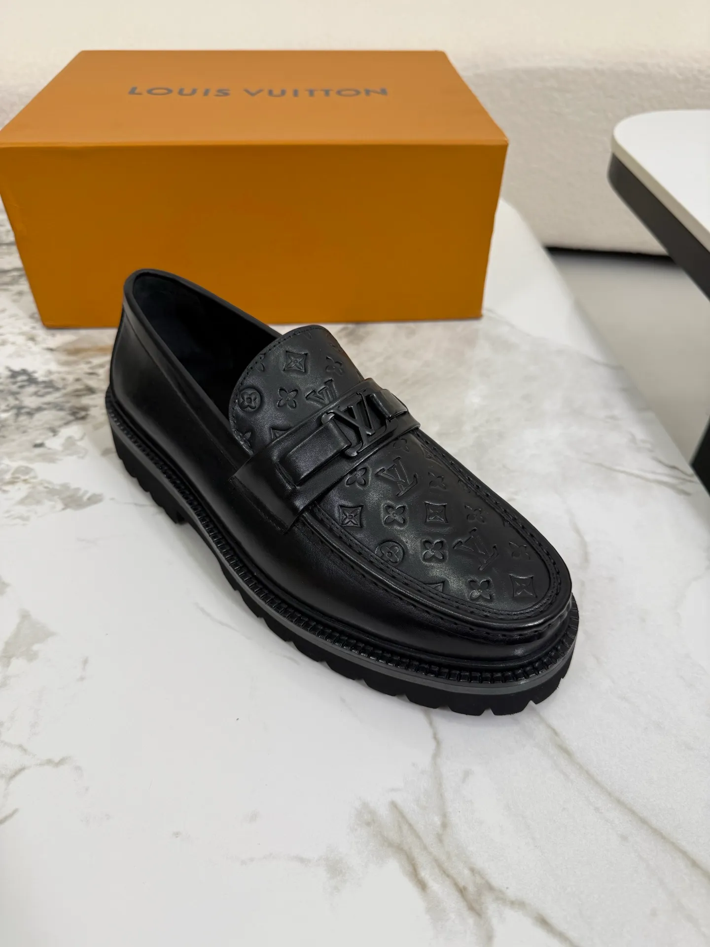 [L Family] Top P: 800💰 ▪️Size: 39-44 (38.45 custom-made) The top male god leather shoes Lv series are sold at the same time with original factory configuration, original cowhide fabric imported from Italy, soft and comfortable, imported water-dyed cow lining, soles: original ultra-light French foam outsole super comfortable, original factory with single goods 🔍🔍high quality, can be entered and exited at will, welcome to compare and synchronize.